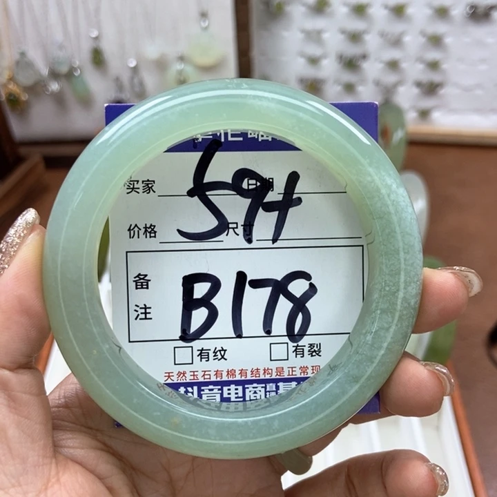 岫玉手镯手镯未镶嵌