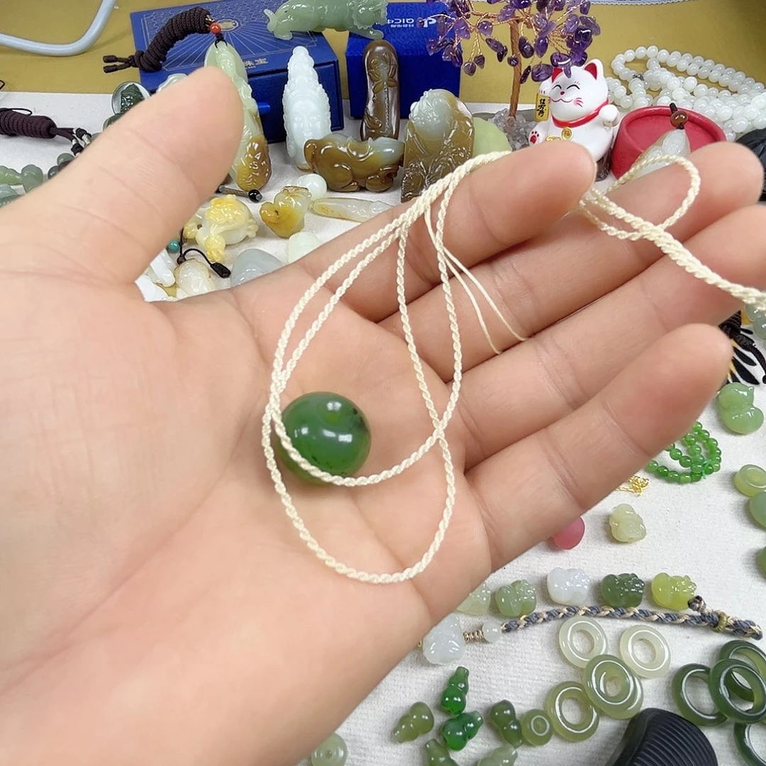 颈饰未镶嵌和田玉（糖玉）