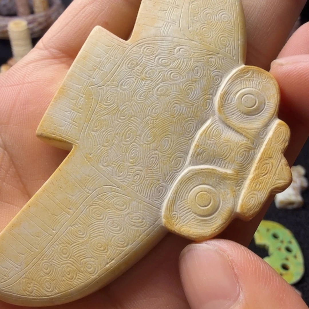 酥***+瓷片细纹鸟面上出现瓷片