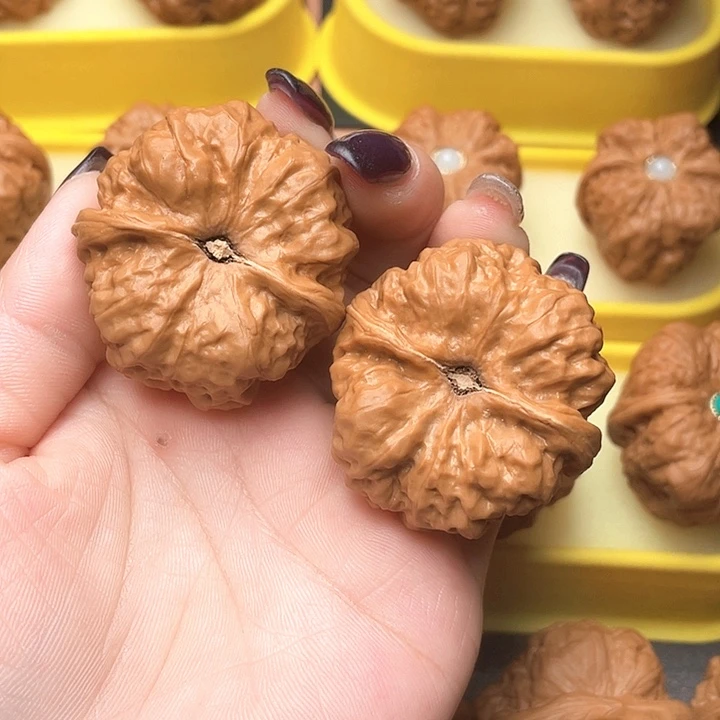 文玩核桃吊坠情*在蛤蟆