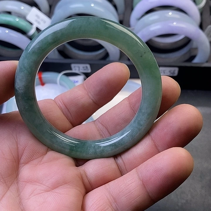 翡翠未镶嵌手镯5、圆