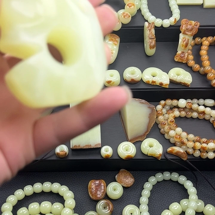 一***花蛇纹石玉未镶嵌玉猪龙