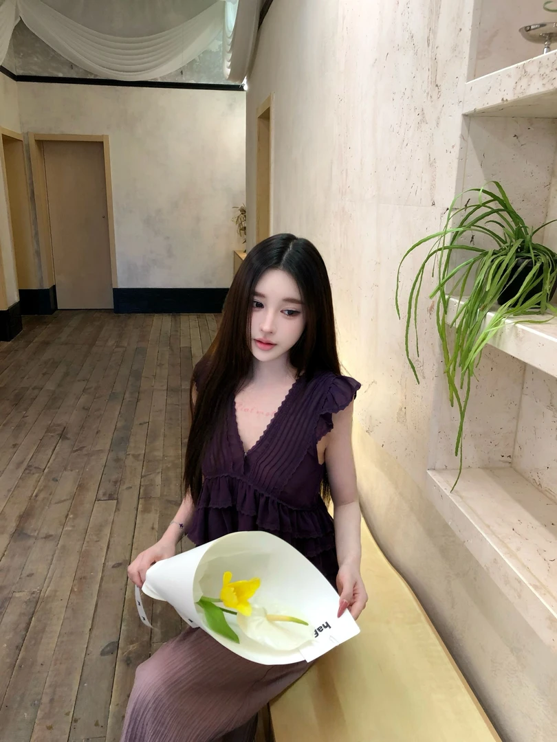 【五美丽】法式设计感拼接白色V领背心显瘦无袖独特绝美上衣WH0074