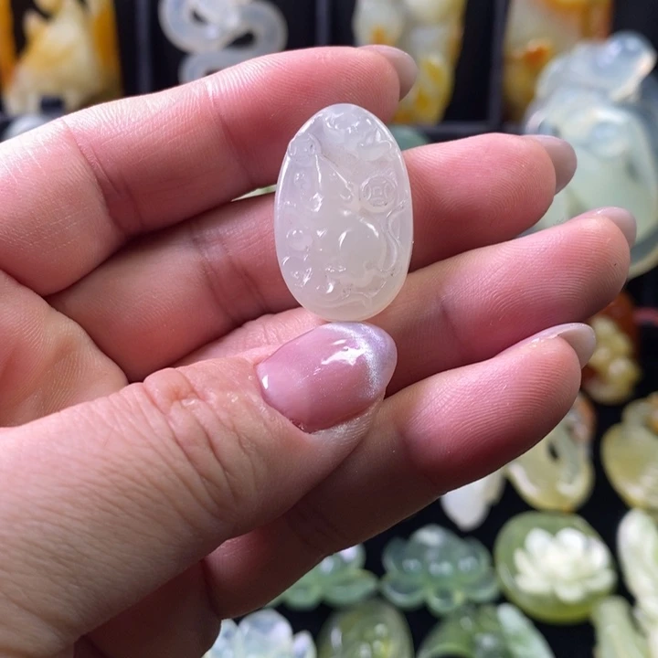 岫玉未镶嵌颈饰生肖鼠