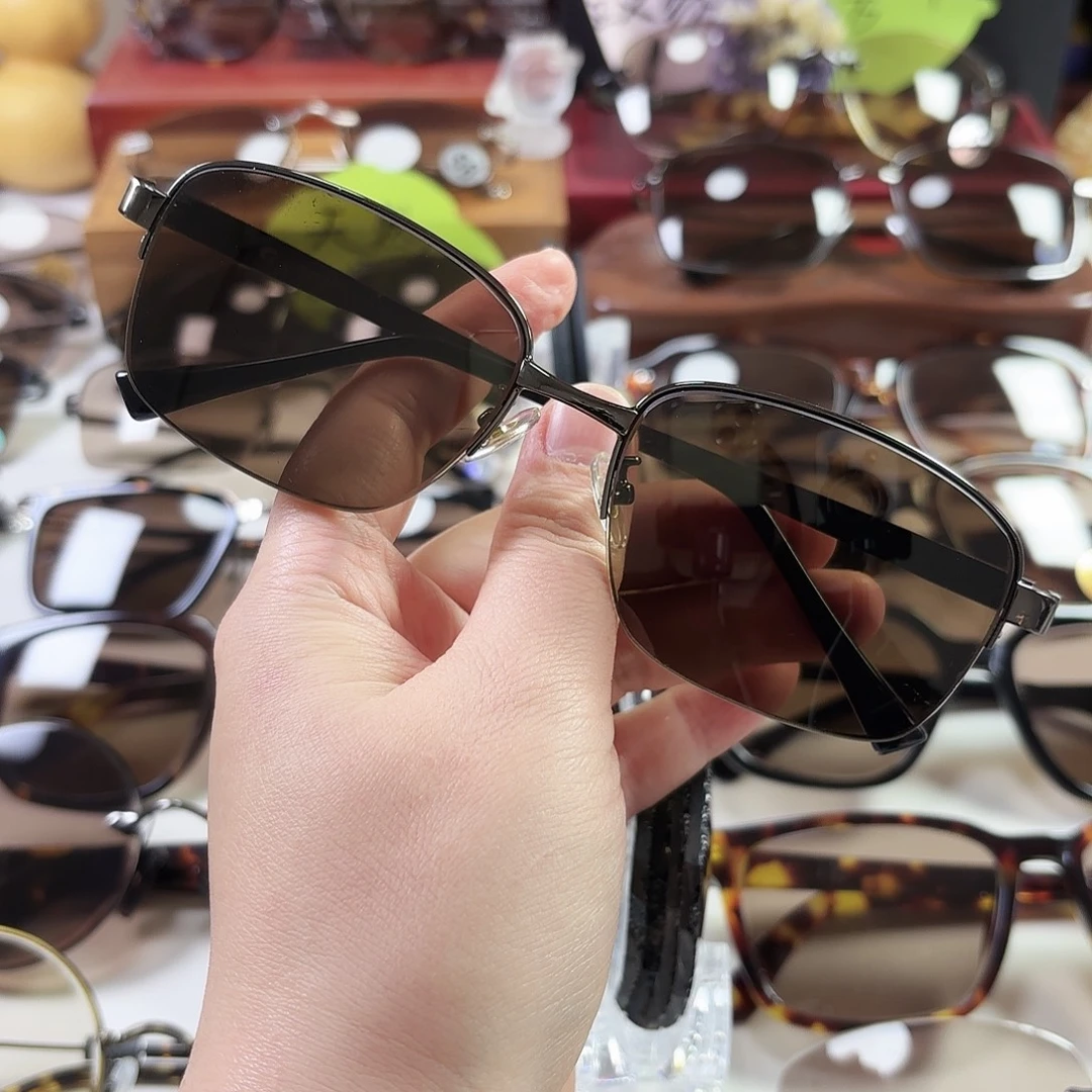 半框深茶色水晶天然