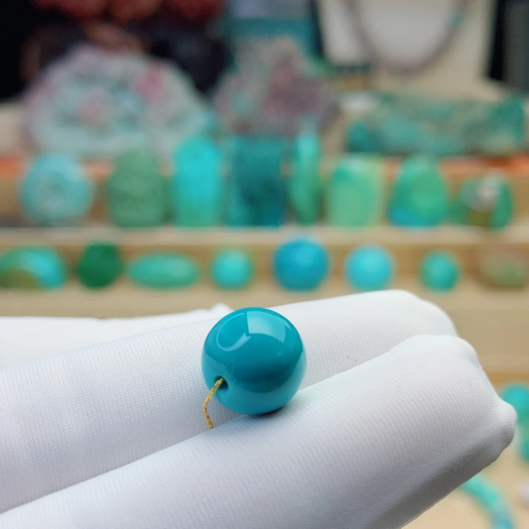 绿松石颈饰未镶嵌一****员