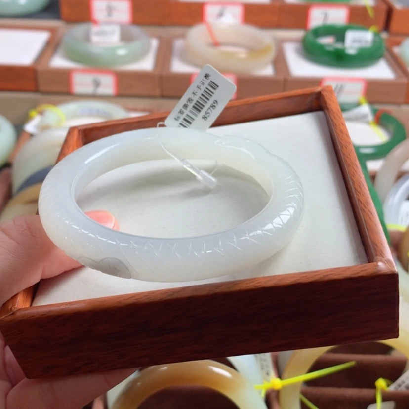 【闪购商品】和田玉手镯未镶嵌55.5