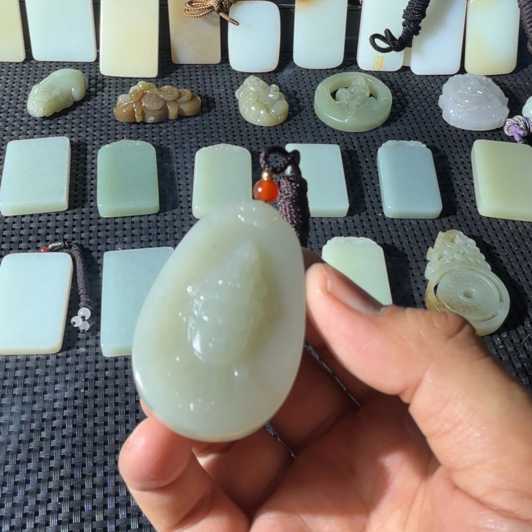 和田玉未镶嵌颈饰