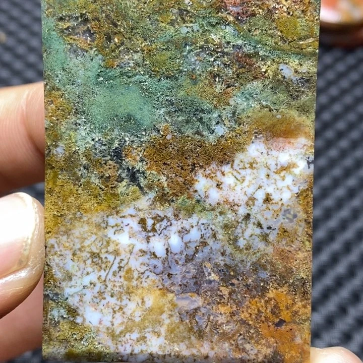 玛瑙/玉髓颈饰未镶嵌民*