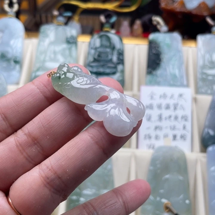 翡翠未镶嵌挂件玉