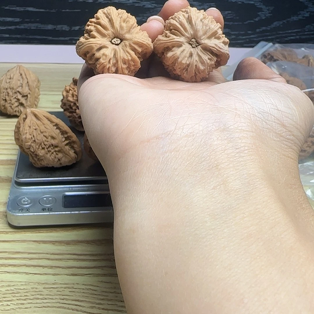 夏***云吊坠桃核核桃核桃