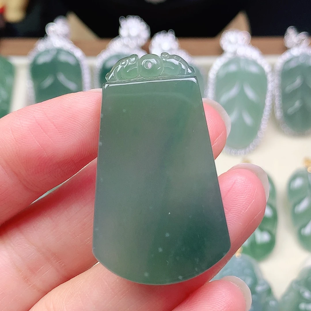 翡翠未镶嵌颈饰吊坠