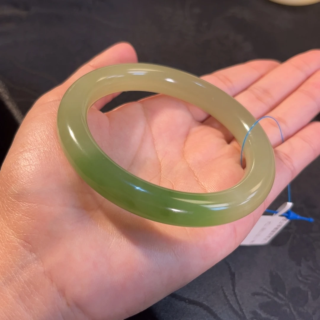 和田玉未镶嵌手镯冰翠