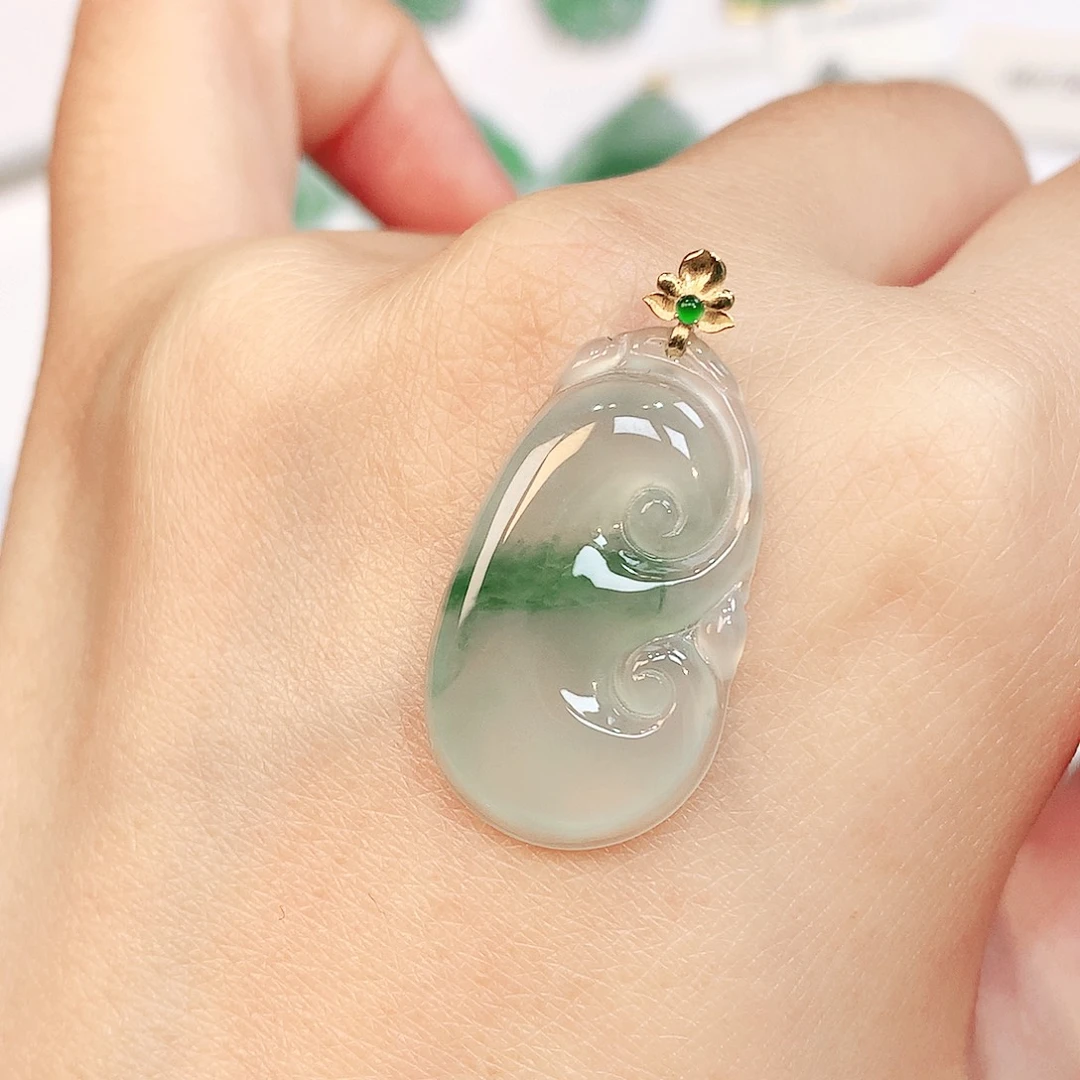 翡翠18K金镶嵌颈饰