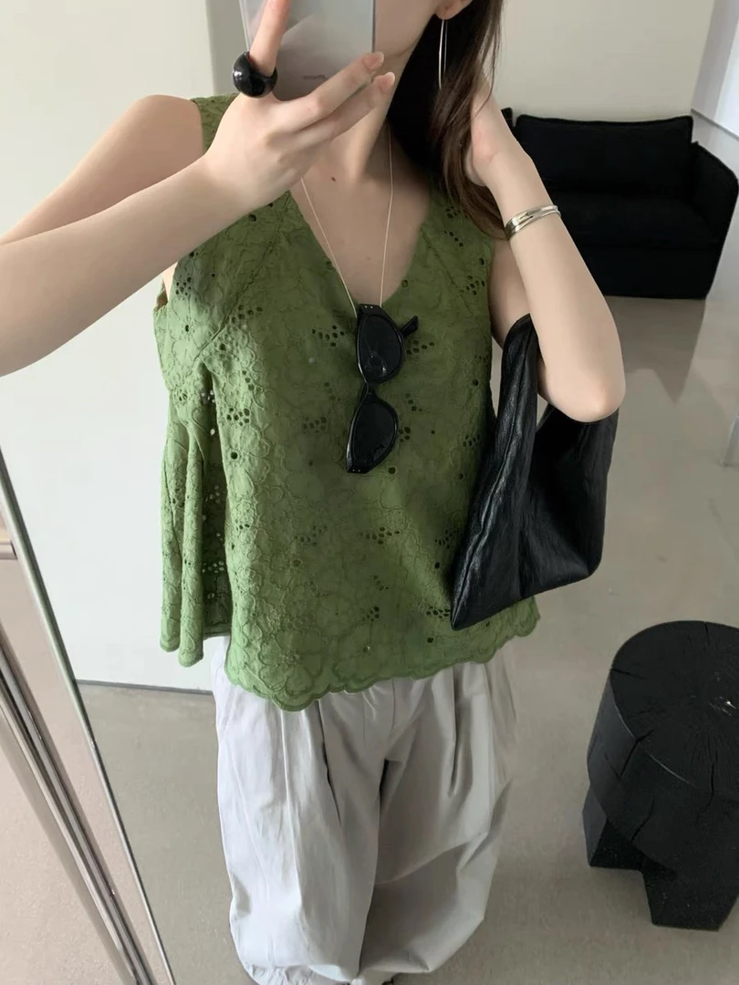 灰灰呀！又是自留款！韩系 刺绣款！百搭V领镂空衬衫