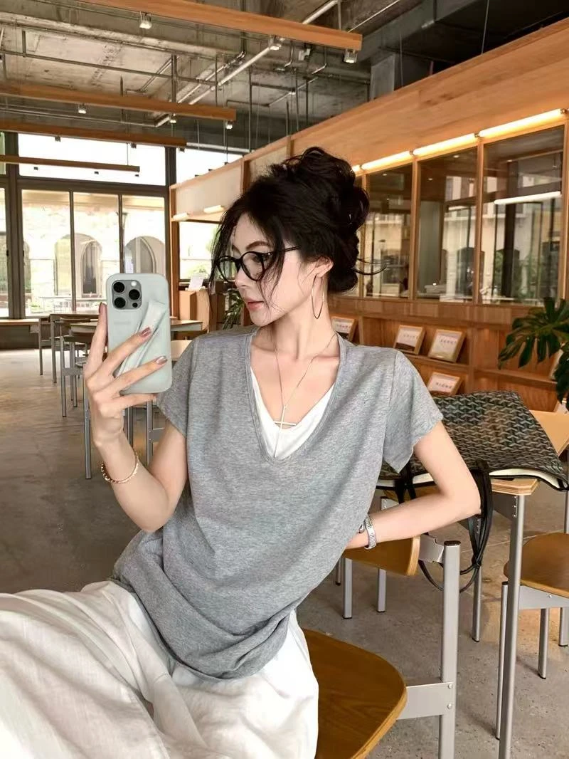 甜美风V领拼接撞色假两件T恤女夏季休闲宽松短袖百搭上衣