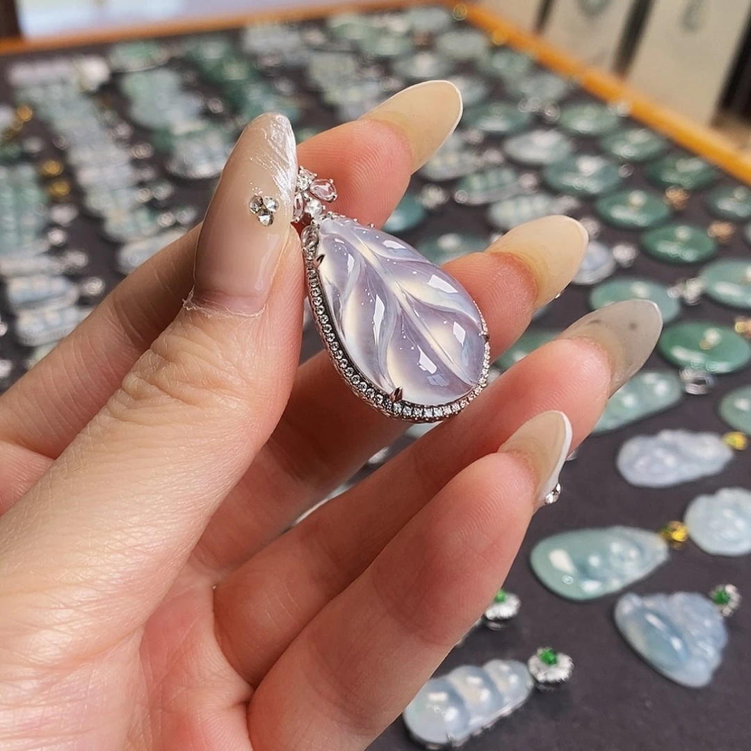 翡翠18K金镶嵌吊坠(赠链)天然缅甸翡翠吊坠叶子
