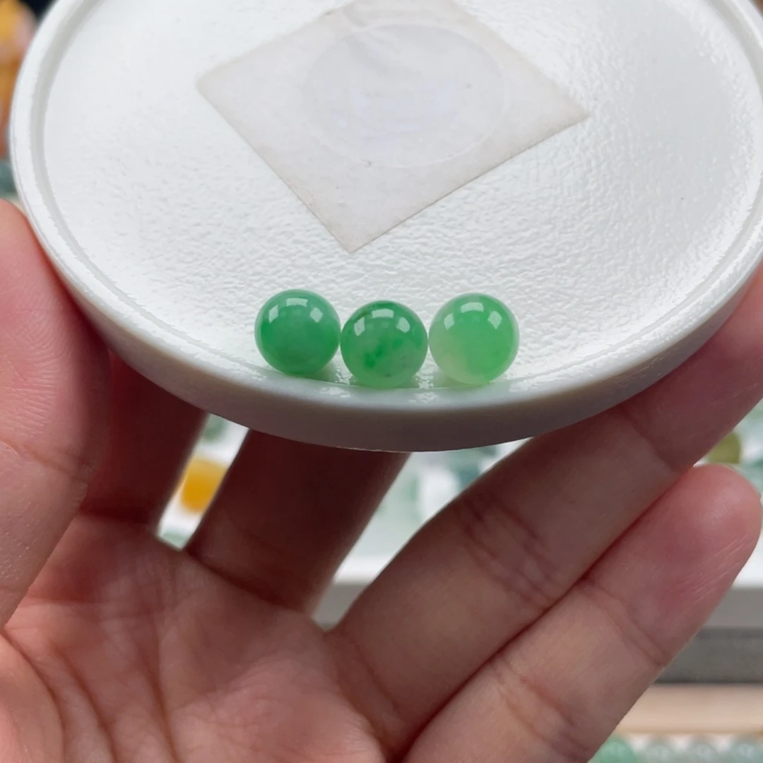 翡翠散珠火*天然缅甸翡翠a货三颗，有内纹需要包容