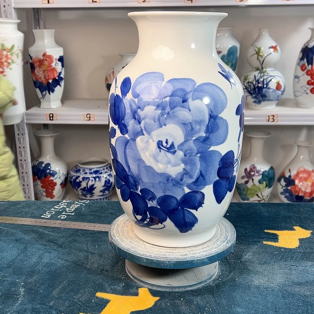 摆件景德镇陶瓷大冬青牡