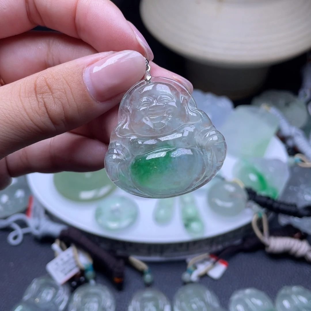 颈饰未镶嵌翡翠