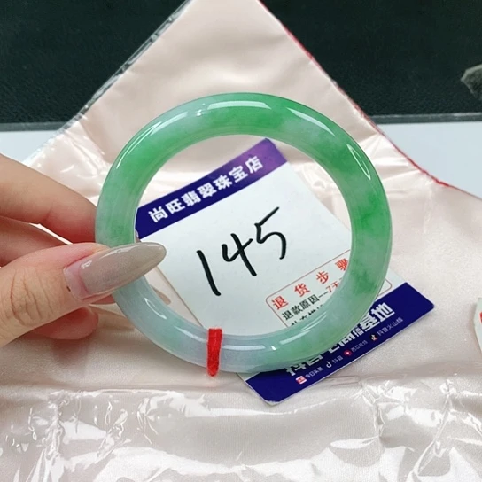 翡翠手镯（圆镯）未镶嵌翡翠12