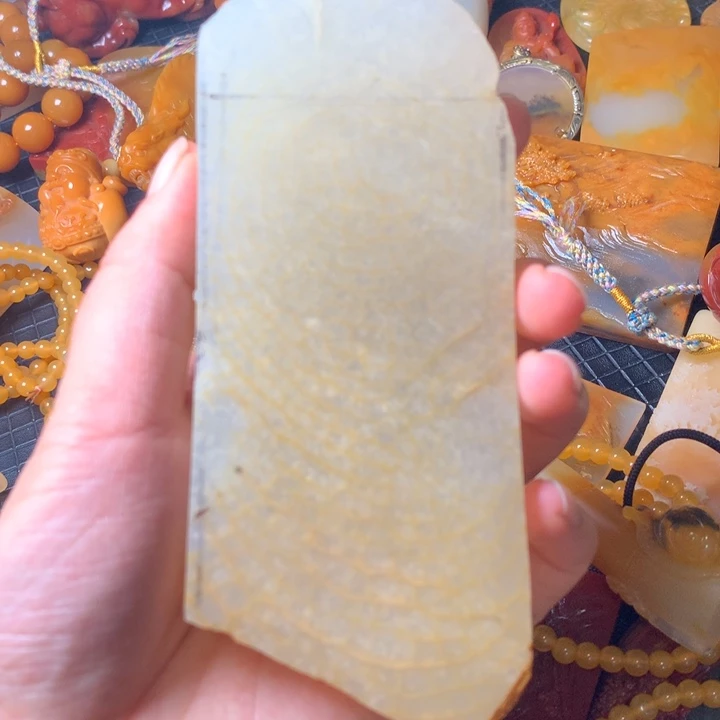 未镶嵌石英质玉（黄龙玉）颈饰