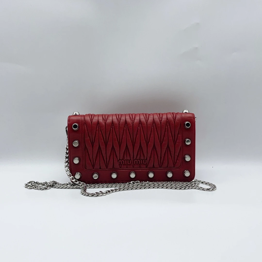 95新 MIU MIU/缪缪 红色铆钉斜挎包1413 1866