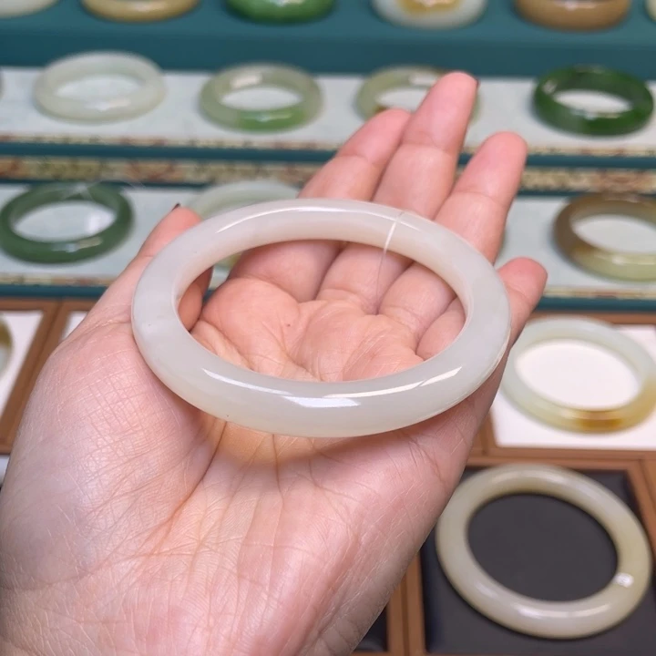 和田玉手镯未镶嵌56