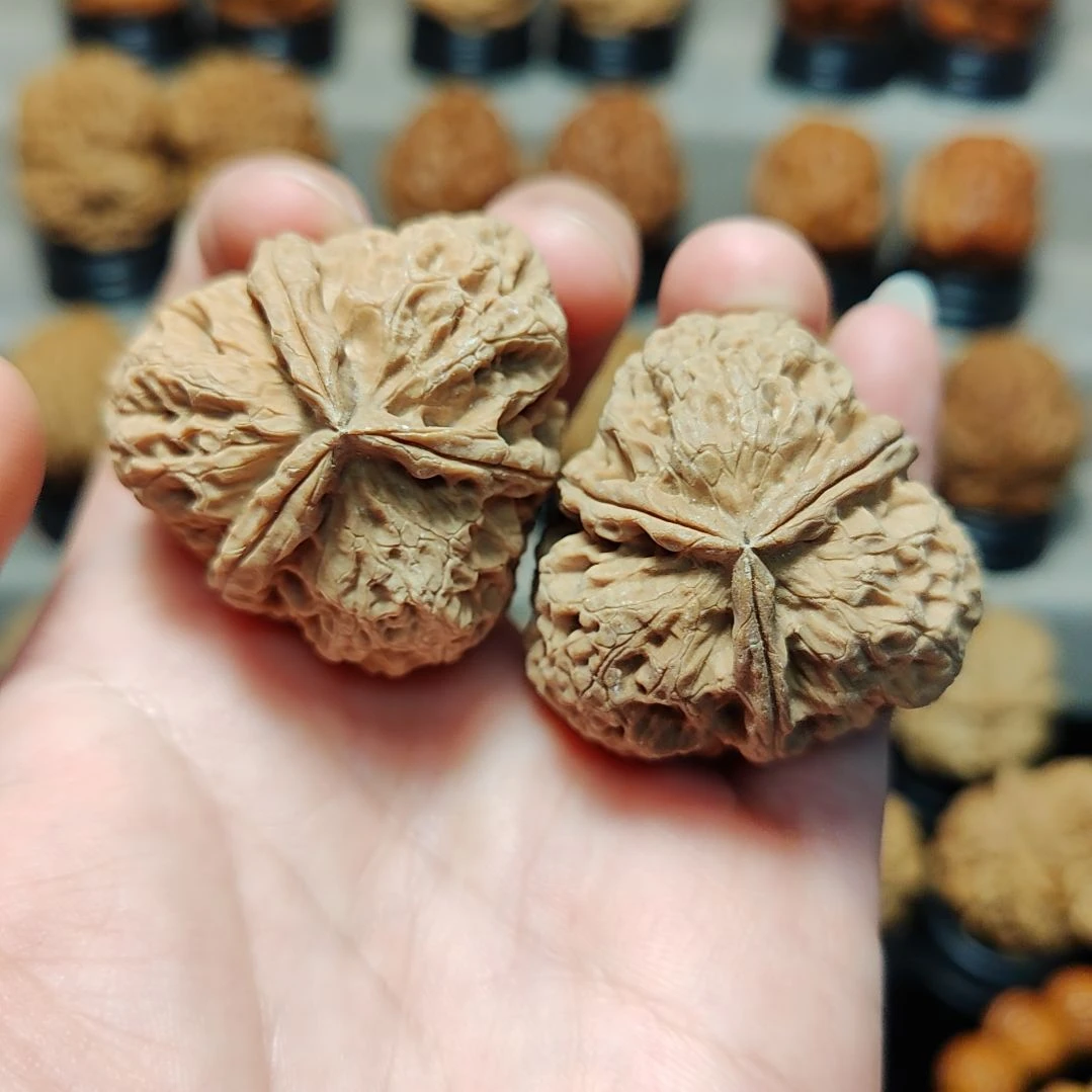 文玩核桃把件云铁三棱正奔39尺