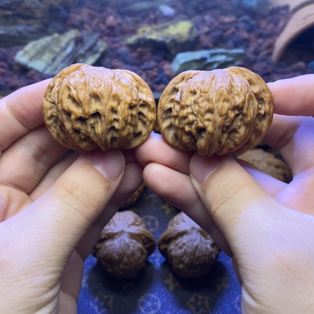 文玩核桃吊坠涞水山地磨盘对歪蝴蝶