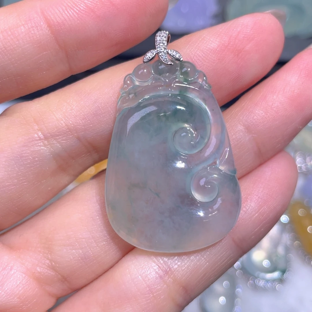 颈饰18K金镶嵌翡翠翡翠