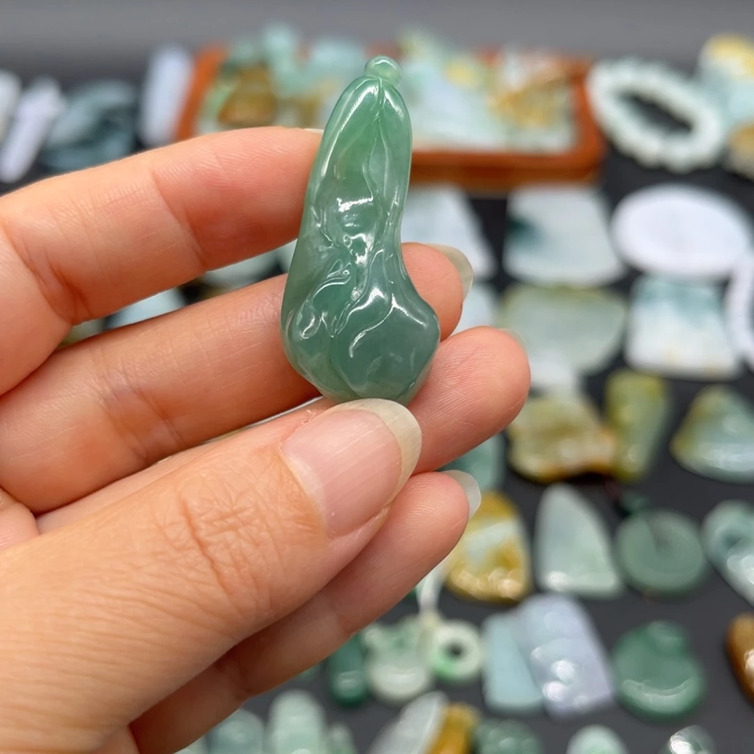 翡翠未镶嵌颈饰白菜