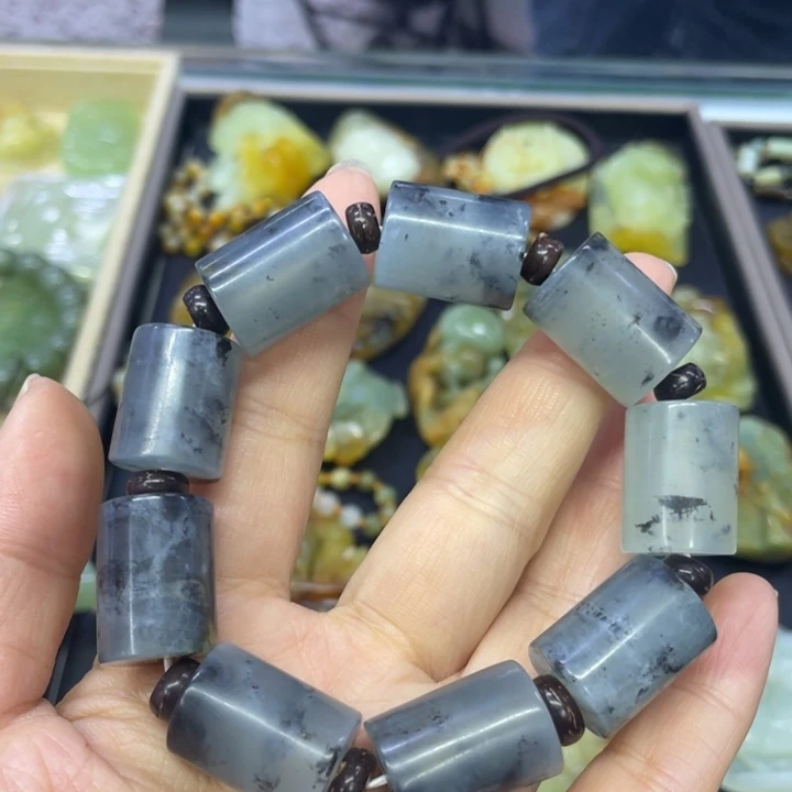 蛇纹石玉未镶嵌颈饰