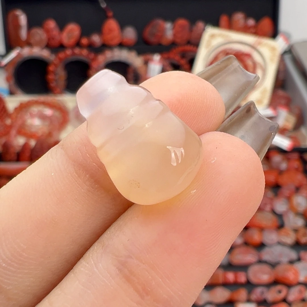 南红玛瑙未镶嵌颈饰三通