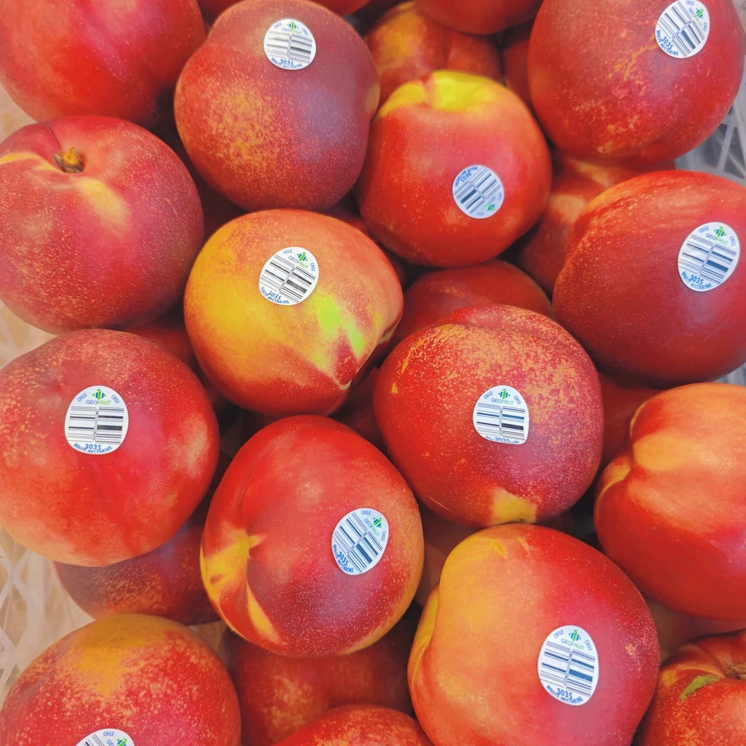 麻脸油桃4个约1.5斤左右（软硬都可吃）油桃