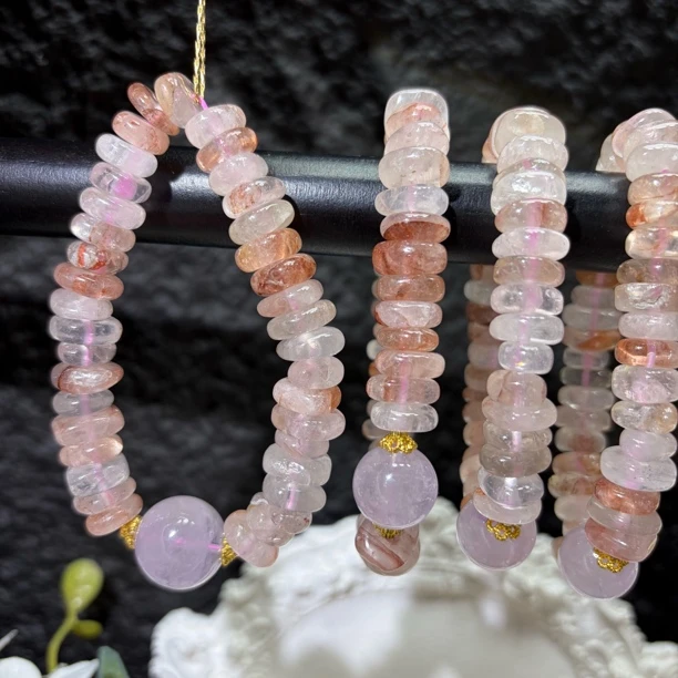 【晶澜月】K321 天然水晶红胶花设计款手串 多样性发其一