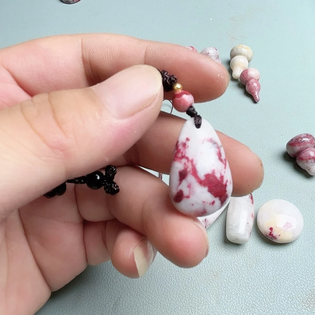 天然朱砂辰石吊坠