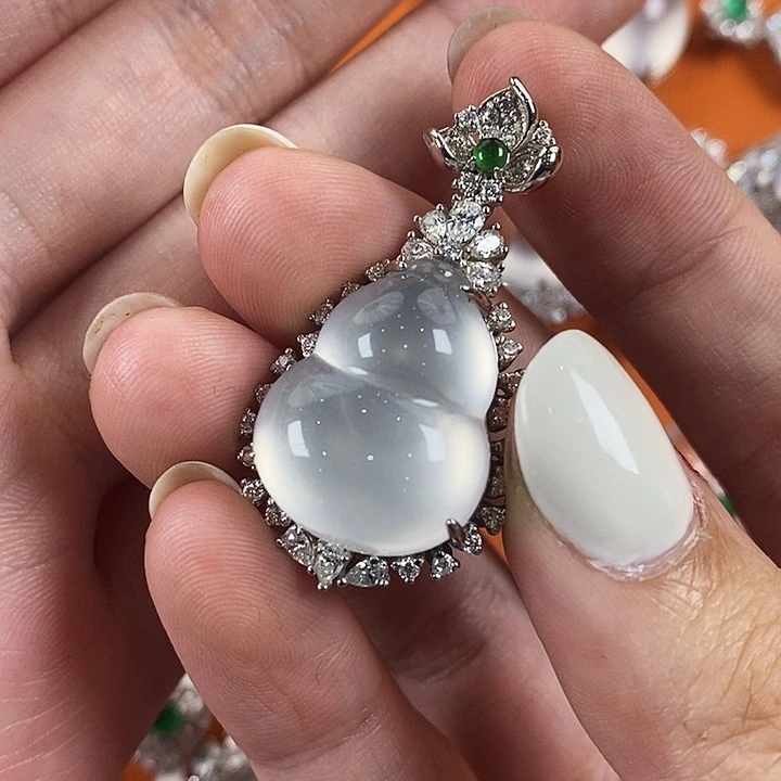 7***7石英质玉银S925镀金镶嵌颈饰