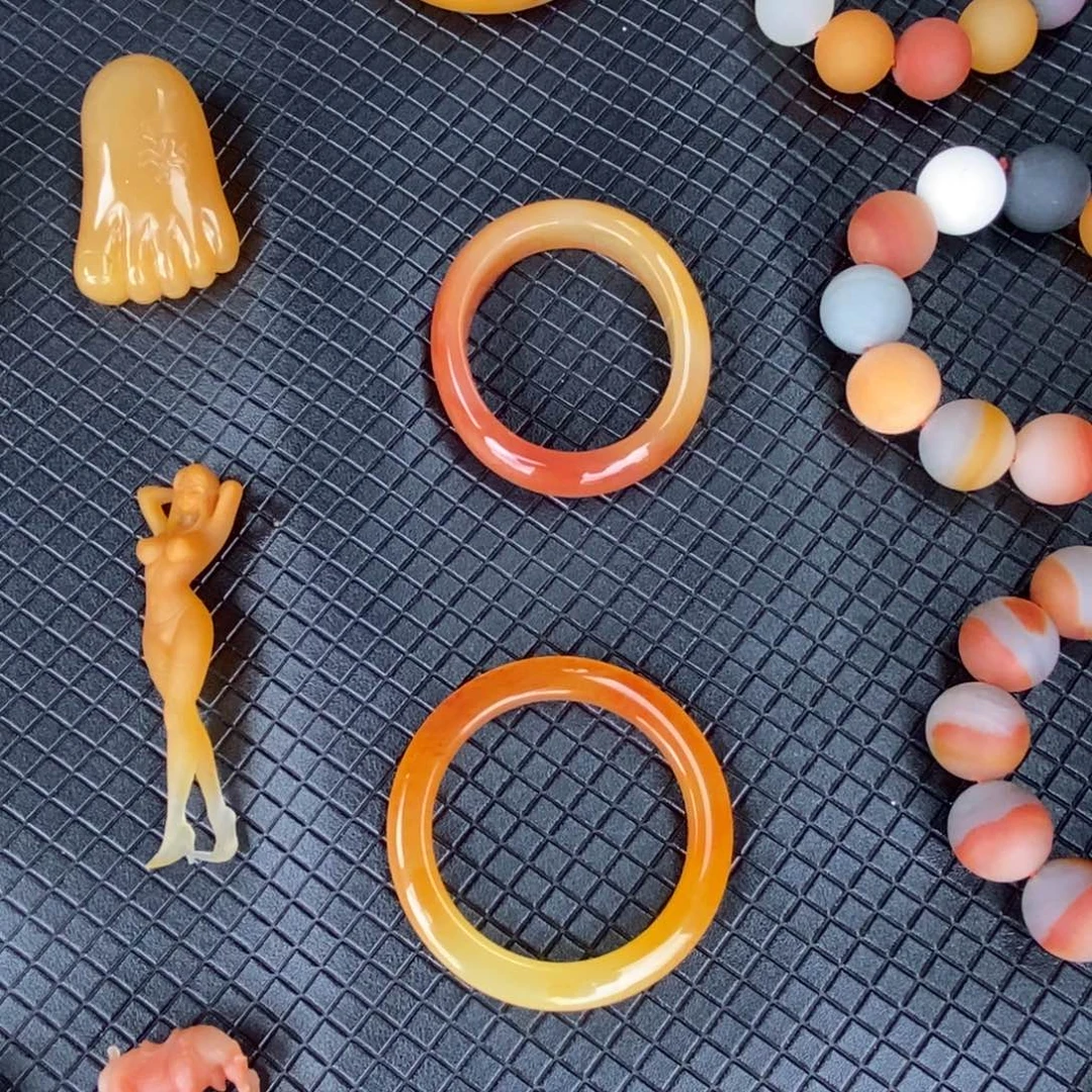 合金石英质玉（黄龙玉）颈饰