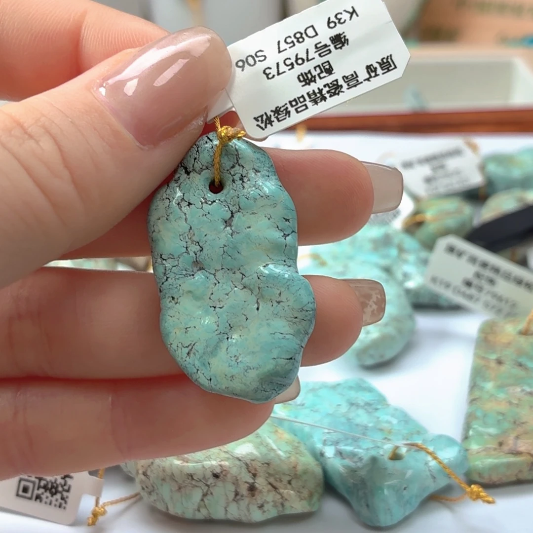 绿松石未镶嵌珠宝奇石