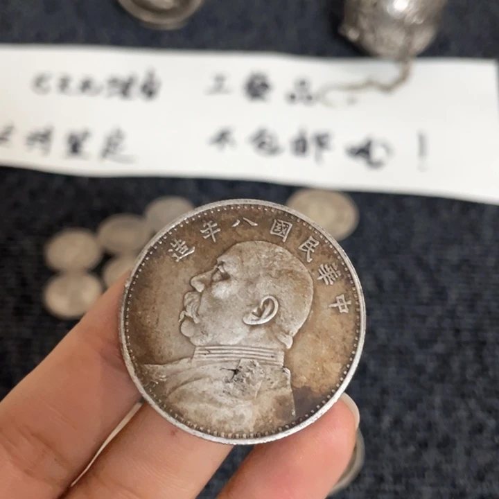 飞****现代一枚工艺摆件