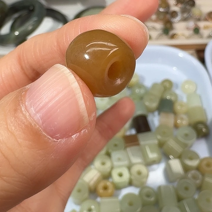 和田玉（糖玉）未镶嵌颈饰48