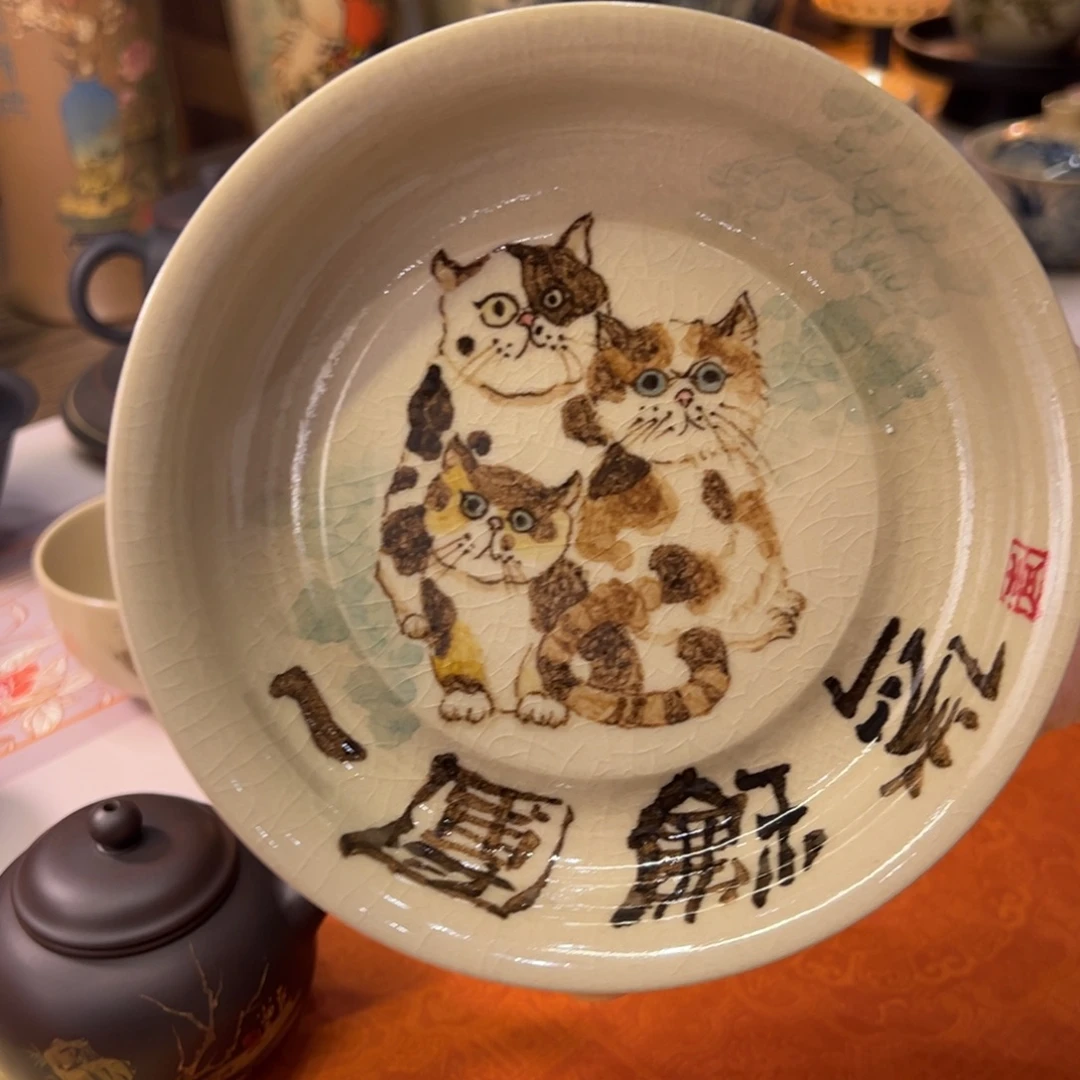 ***御兑居釉中彩小猫壶承特价
