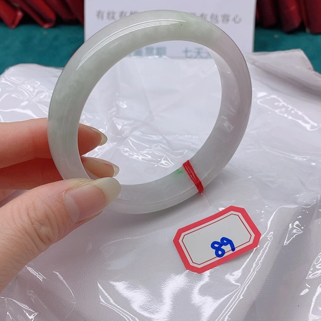 翡翠手镯未镶嵌杲***出899999999