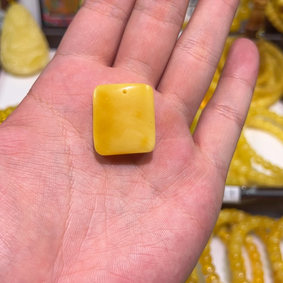 蜜蜡未镶嵌裸石小牌子