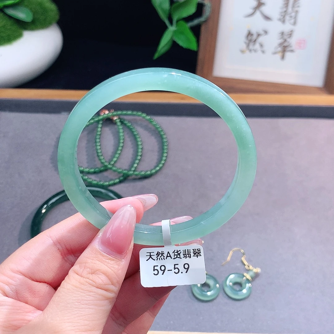 未镶嵌手镯（圆镯）翡翠