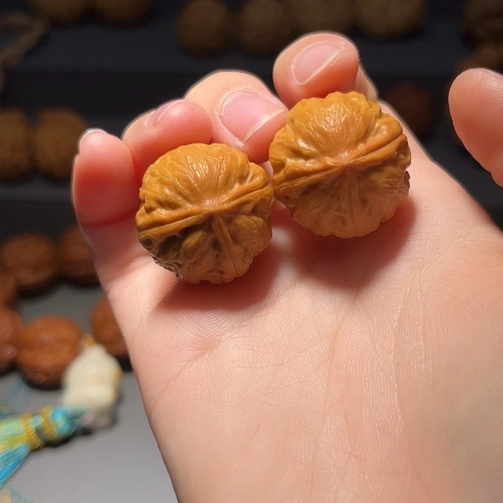 文玩核桃把件金豆三棱056