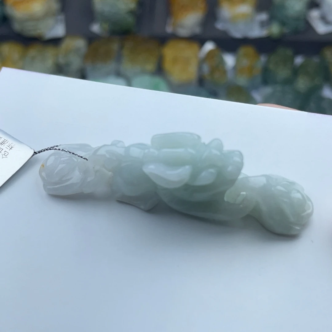 翡翠未镶嵌颈饰貔貅