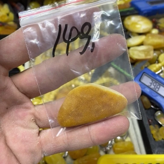 蜜蜡裸石未镶嵌小*呆吊坠