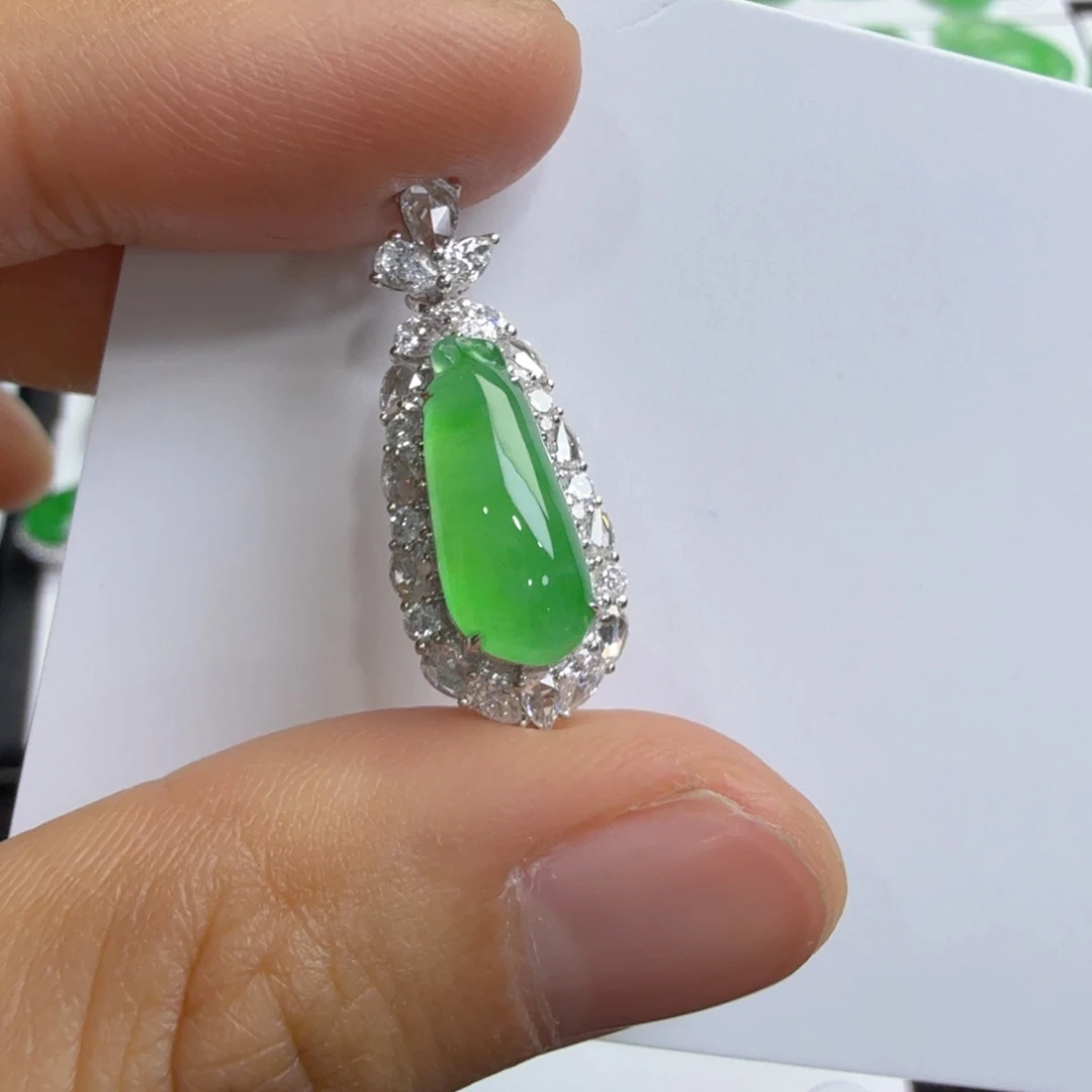 颈饰未镶嵌翡翠福瓜